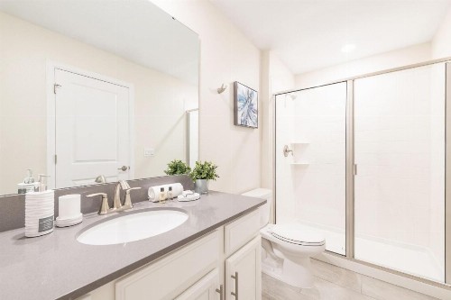 Beautiful New 6 bedroom Home