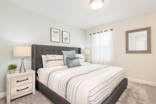 Beautiful New 6 bedroom Home - image 10