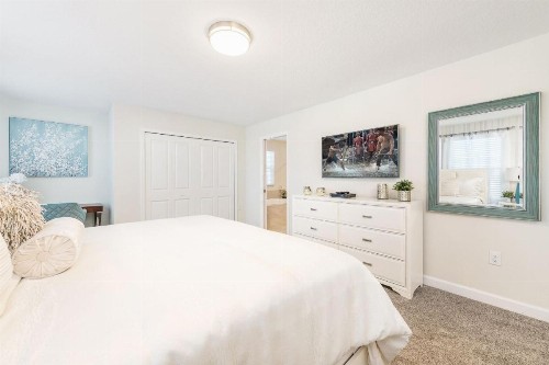 Beautiful New 6 bedroom Home - image 12