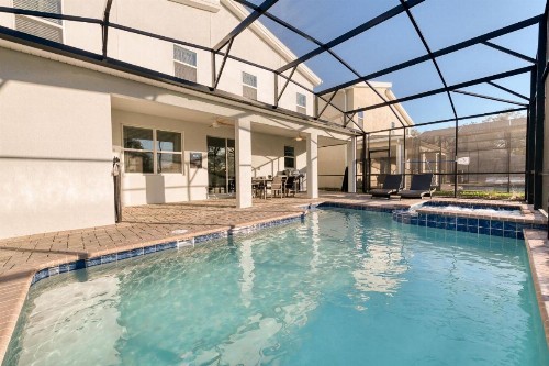 Beautiful New 6 bedroom Home - image 4