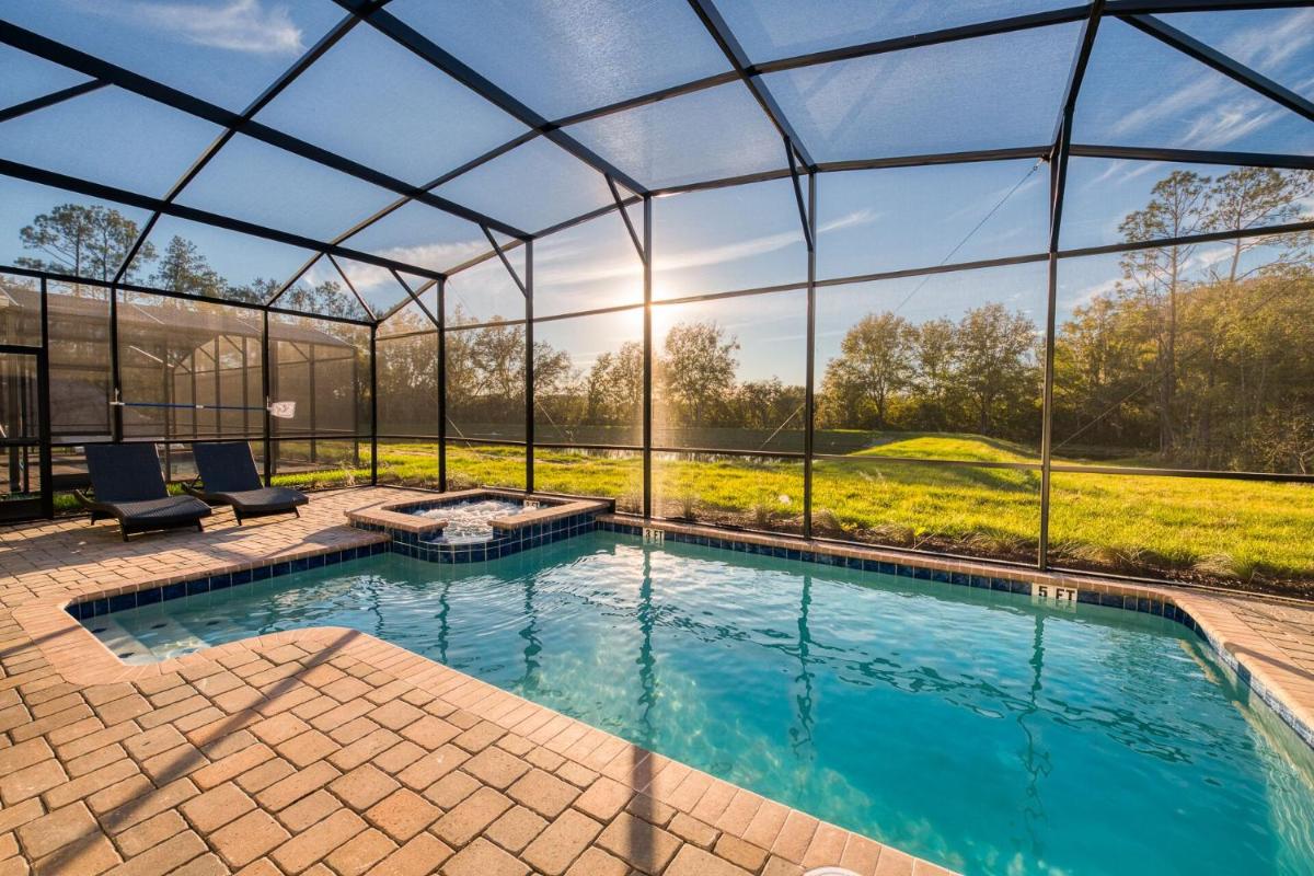 Beautiful New 6 bedroom Home - image 7