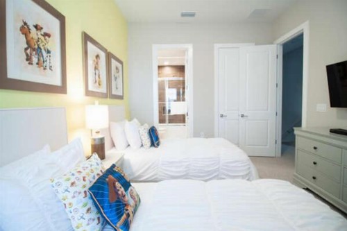 New 4 BR 4 BA Villa Ground Zero to Theme Parks - image 3