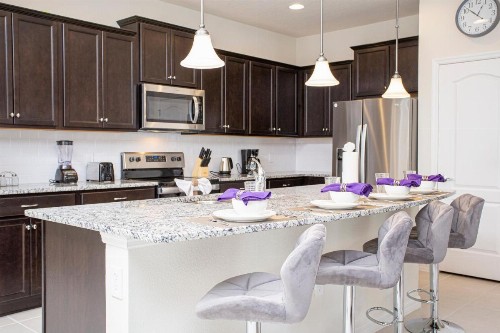 Gorgeous 5 Bd w/ Pool @ Windsor Westside 8929 - image 6