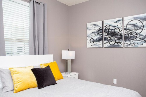 Gorgeous 5 Bd w/ Pool @ Windsor Westside 8929 - image 9