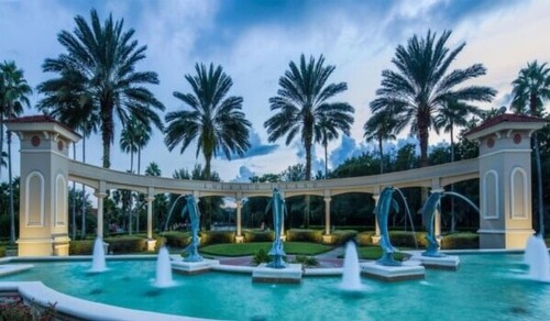 This 7 bedroom villa is a grand choice for a fabulous vacation. - image 3