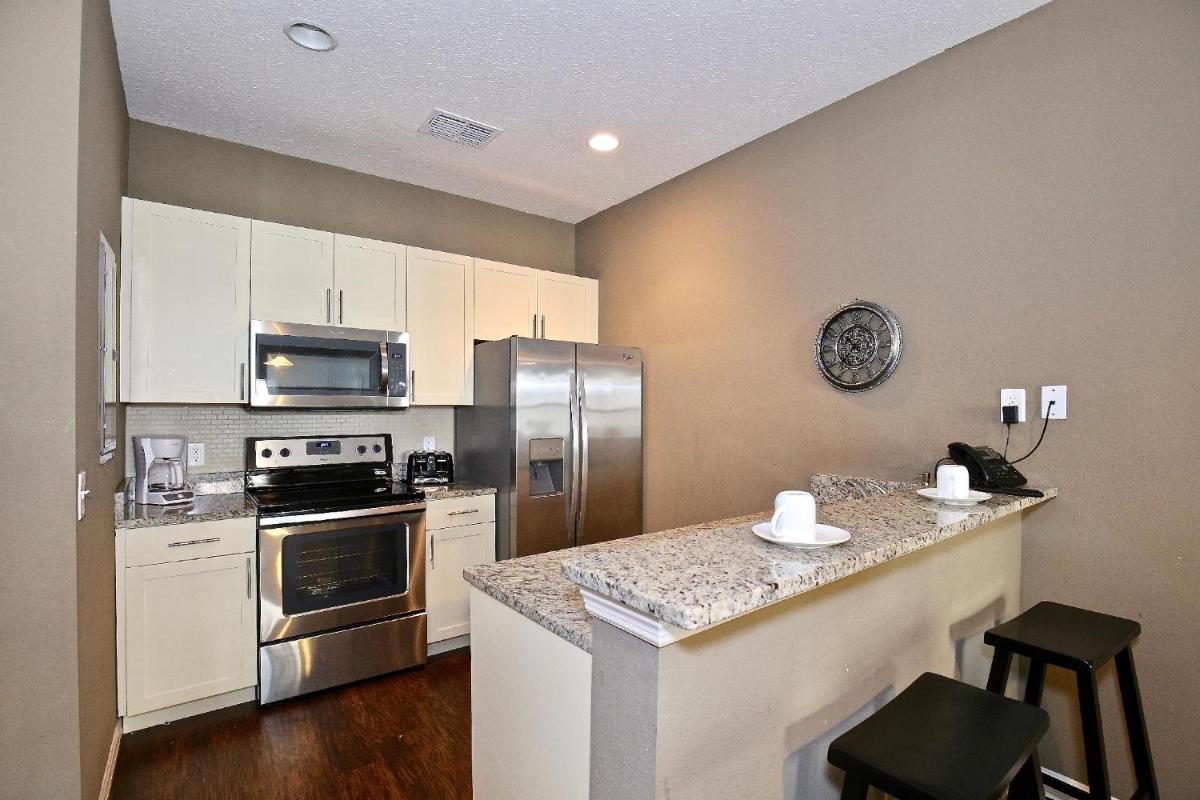 All new townhouse in gated community 10 min away from Disney! - image 5