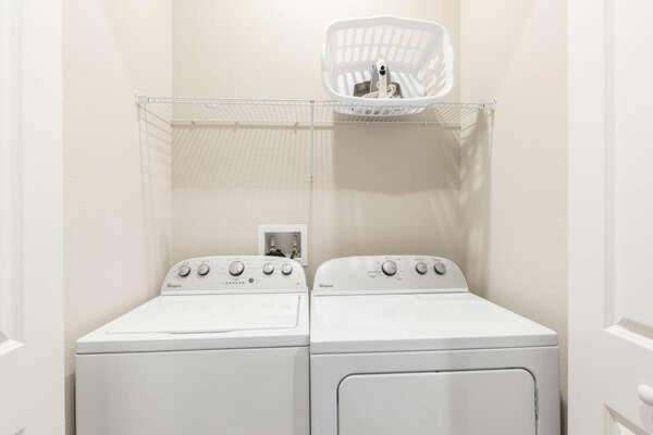 2 BR 2 BA Luxury Villa 5 min to Disneyworld BBQ - image 2