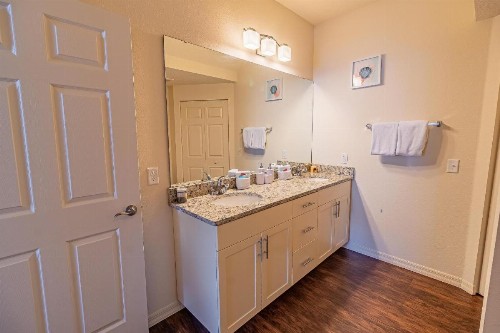 All new townhouse in gated community sleeps 6 10 min to Disney - image 9