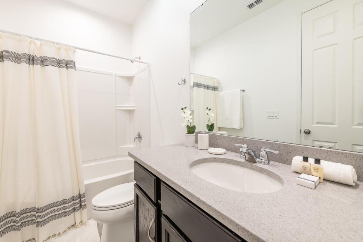 Luxury and comfort just 15 min from Disney - image 6