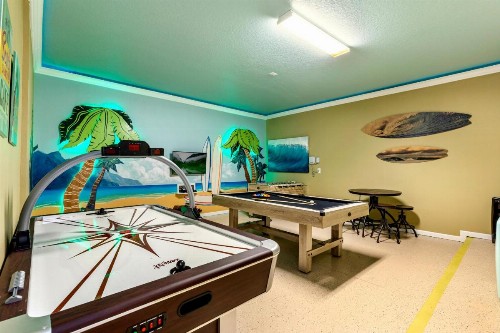 Lake Breeze-6 Bedroom Luxury Villa with Lake View 6 master bedrooms fully screened in private pool with spa and large patio - image 8
