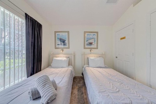 Spend all day in Disney and return to your 5 bedroom house to relax - image 39
