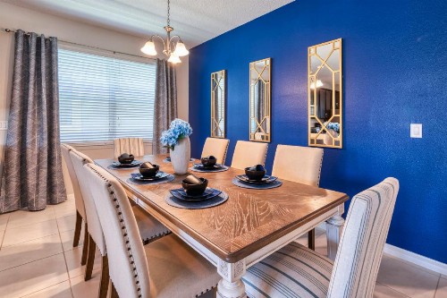Best vacation gateway close to parks private pool - image 10