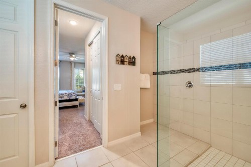 Best vacation gateway close to parks private pool - image 11