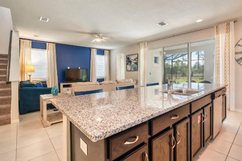 Best vacation gateway close to parks private pool - image 4