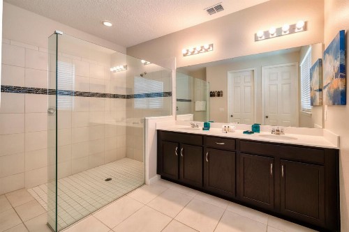 Best vacation gateway close to parks private pool - image 9