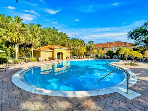 Lakeside Home Perfect for Family Stay Near Disney! - image 1