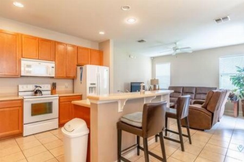 Lakeside Home Perfect for Family Stay Near Disney! - image 12