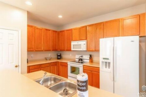 Lakeside Home Perfect for Family Stay Near Disney! - image 14