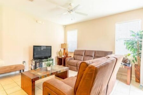 Lakeside Home Perfect for Family Stay Near Disney! - image 17