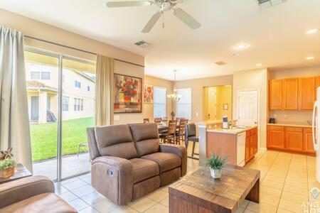 Lakeside Home Perfect for Family Stay Near Disney! - image 6