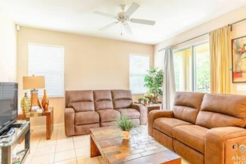 Lakeside Home Perfect for Family Stay Near Disney! - image 7