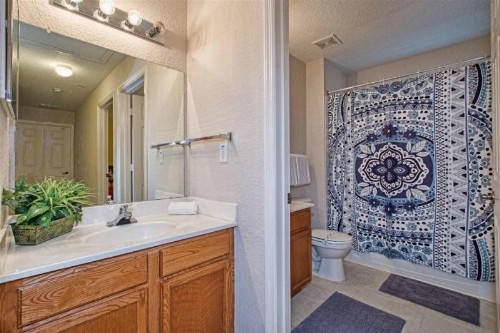 Great location 4Bed 3bth Townhouse with kids themed room's - image 3