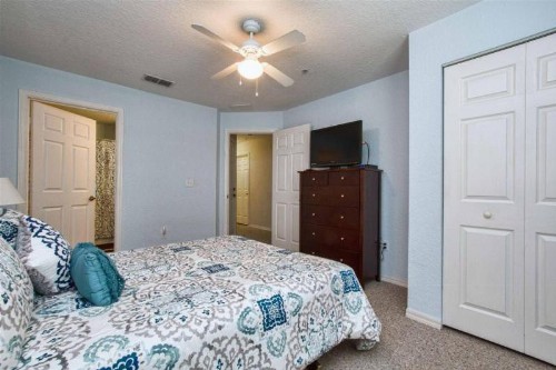 Great location 4Bed 3bth Townhouse with kids themed room's - image 4