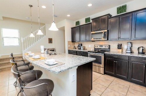 Amazing New TownHome 5 Bdr 45 Bath with Pvt Pool and Access to Clubhouse15min from Disney - image 6