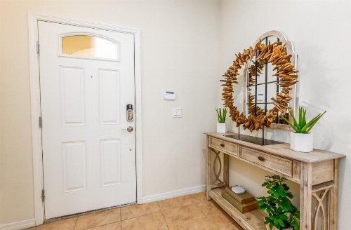 Amazing New TownHome 5 Bdr 45 Bath with Pvt Pool and Access to Clubhouse15min from Disney - image 9