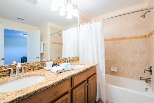 Contemporary 4 Bed 3 Bath Town Home With Upgrades Private Pool i Close to Disney Shopping - image 11