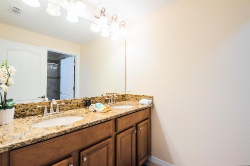 Contemporary 4 Bed 3 Bath Town Home With Upgrades Private Pool i Close to Disney Shopping - image 9