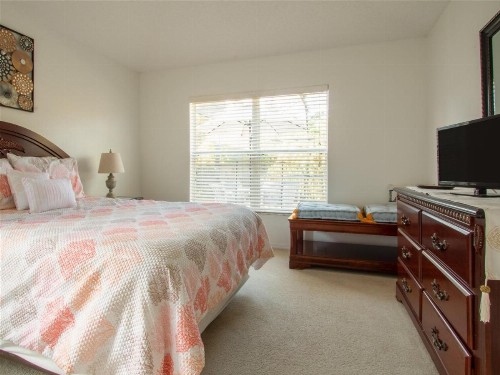 4 Bed and 3 Bath in Perfect Location with pool by Florida Dream Home - image 15