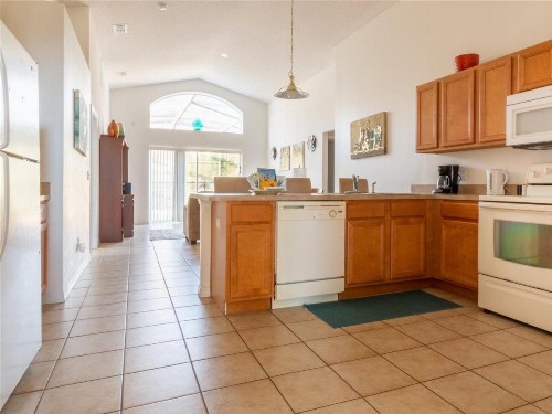 4 Bed and 3 Bath in Perfect Location with pool by Florida Dream Home - image 18