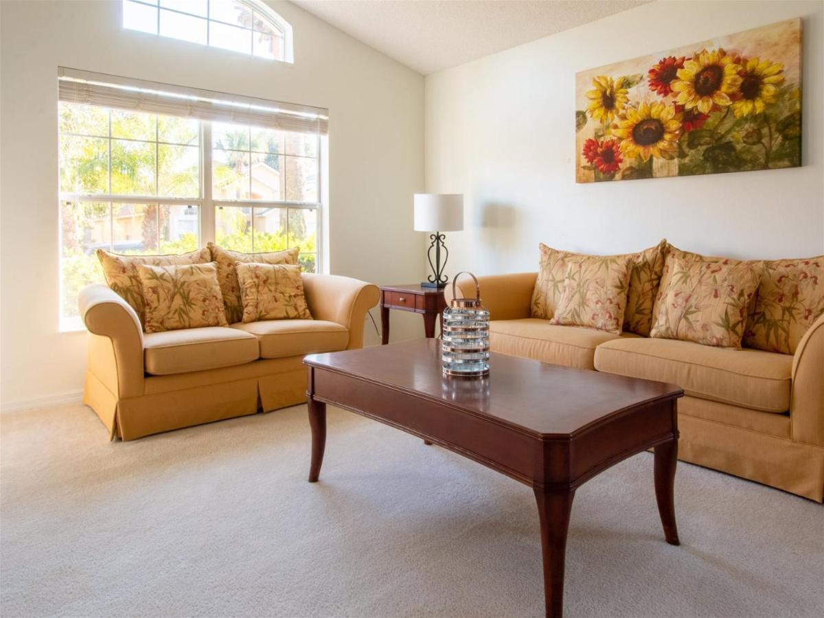 4 Bed and 3 Bath in Perfect Location with pool by Florida Dream Home - image 7