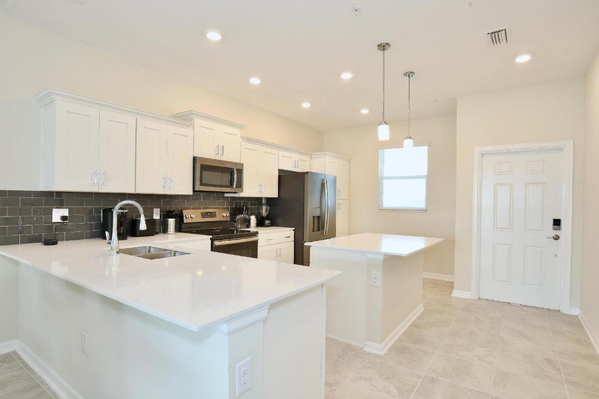 Amazing all new apartment in spectacular Storey Lake community Next to Disney - image 4