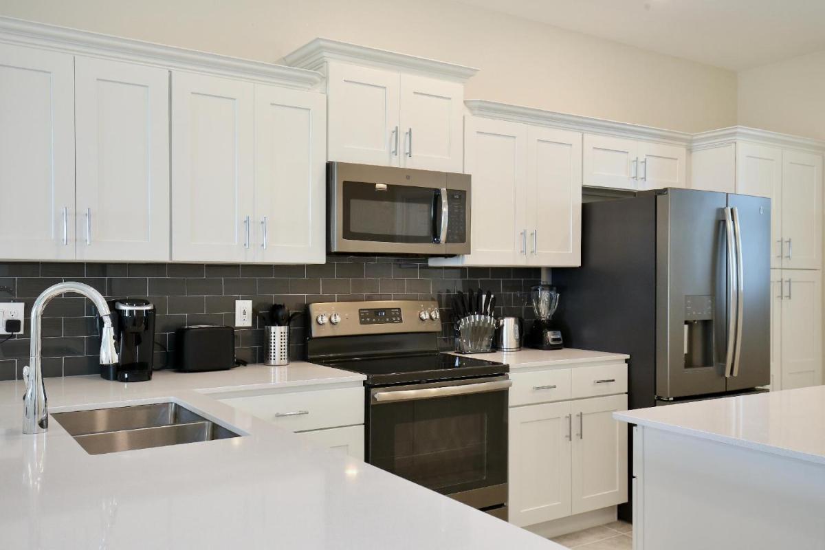 Amazing all new apartment in spectacular Storey Lake community Next to Disney - image 5