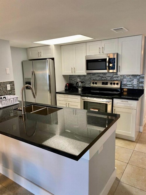 Grand Luxury 3BD Condo Apartment near Disney & Universal - image 5