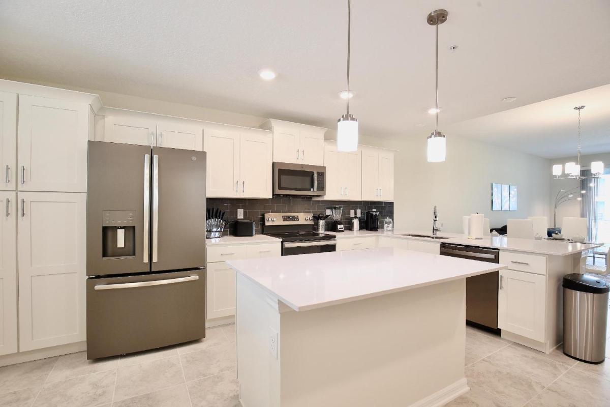 Brand new modern apartment in spectacular Storey Lake community Next to Disney - image 4