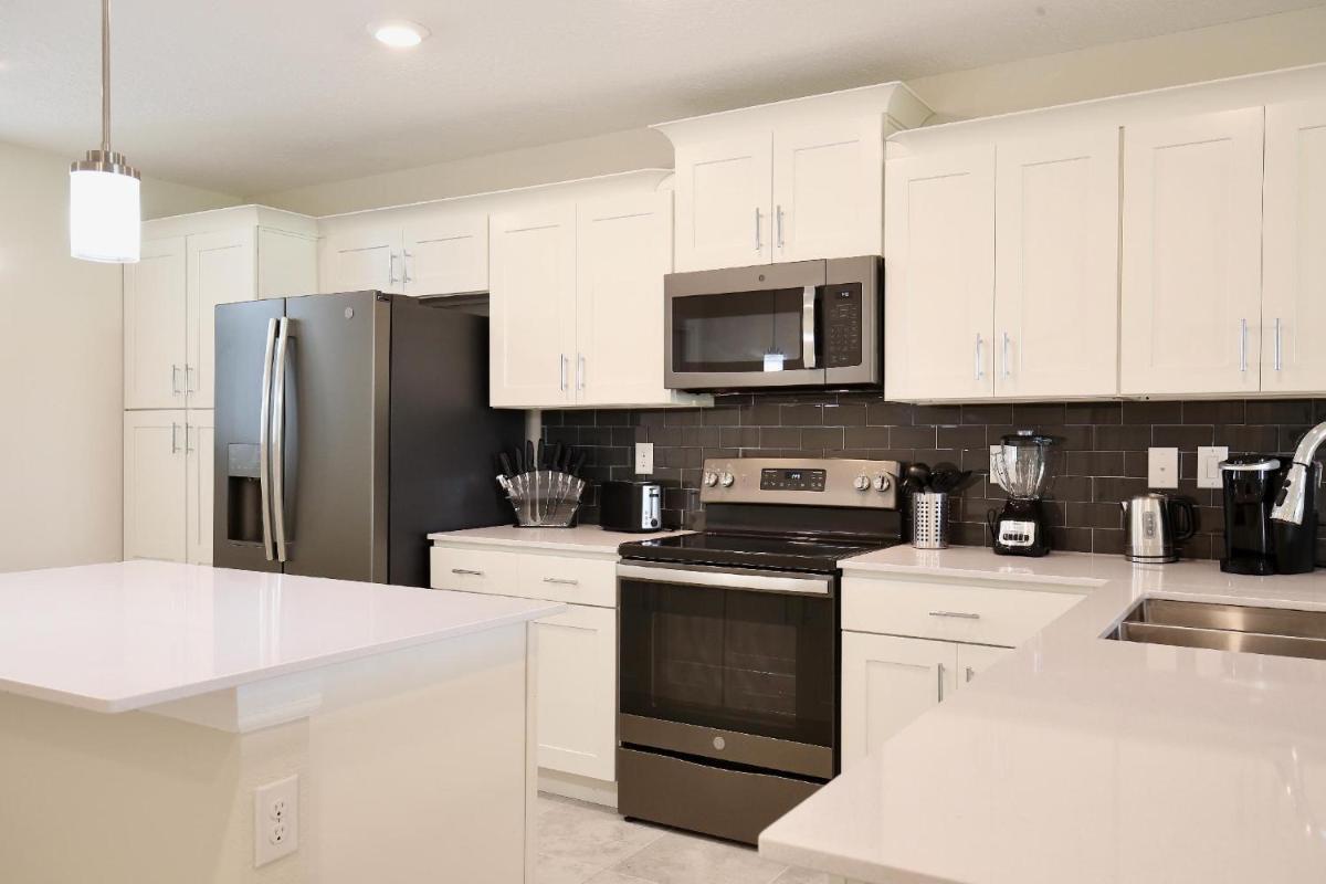 Brand new modern apartment in spectacular Storey Lake community Next to Disney - image 5