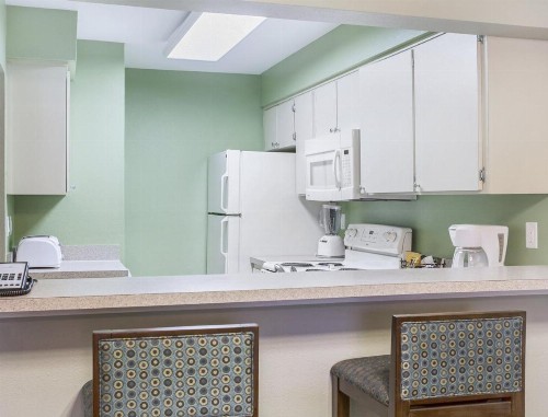 Serenely Nestled Resort Villas at Poinciana - image 10