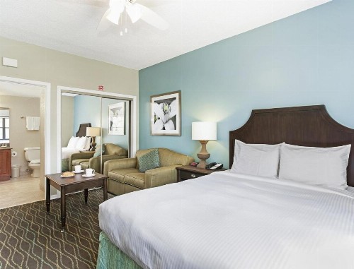 Serenely Nestled Resort Villas at Poinciana - image 5