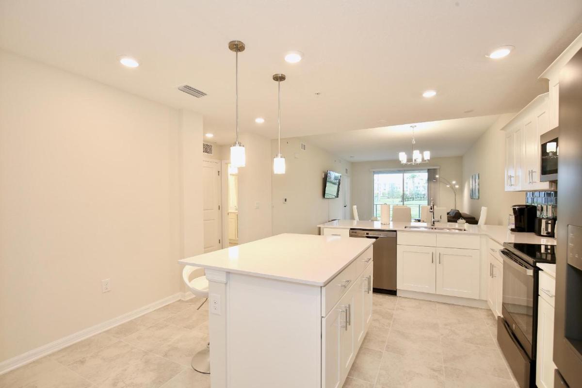 New High End Apartment In Luxurious Storey Lake Community Next To Disney! New Listing - main image