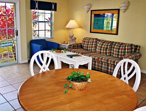 Kissimmee Resort Apartments Nestled Beside a Serene Lake - image 10