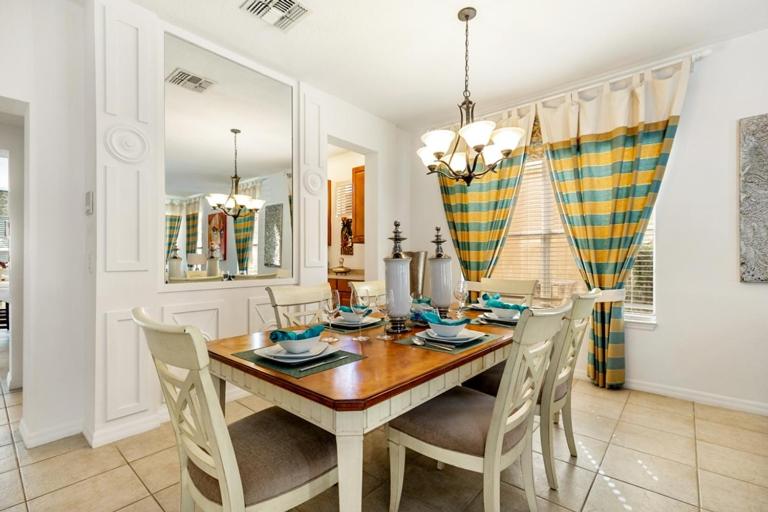 Lakeside Landing - 6 bedroom family home with an amazing lake view and private pool & spa - image 5
