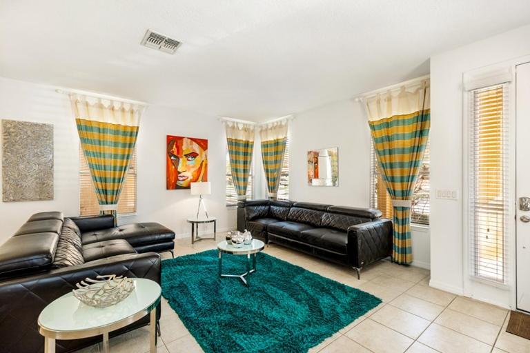 Lakeside Landing - 6 bedroom family home with an amazing lake view and private pool & spa - image 6