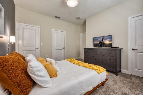 Amazing brand new 4 bed villa 10 minutes from Disney - image 11