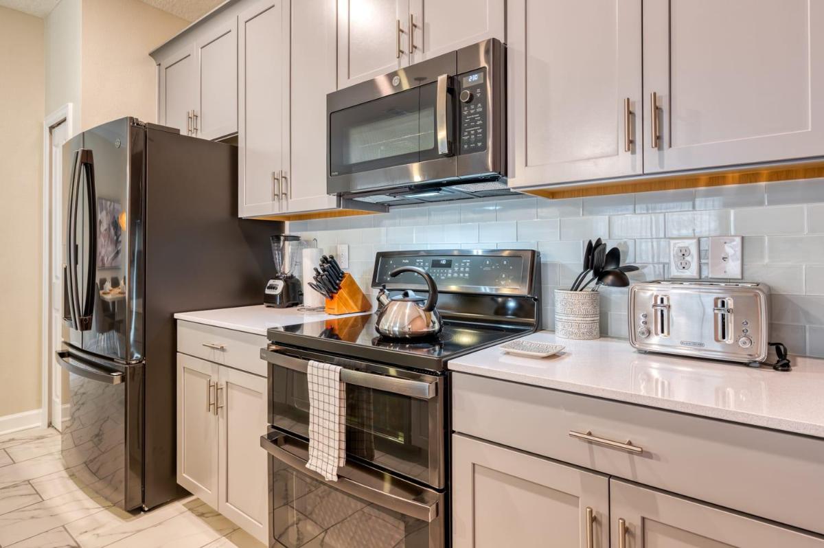Amazing brand new 4 bed villa 10 minutes from Disney - image 5