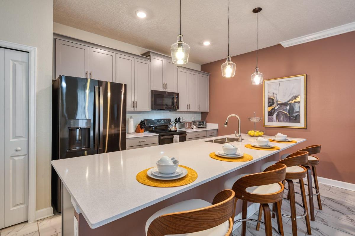 Amazing brand new 4 bed villa 10 minutes from Disney - image 6