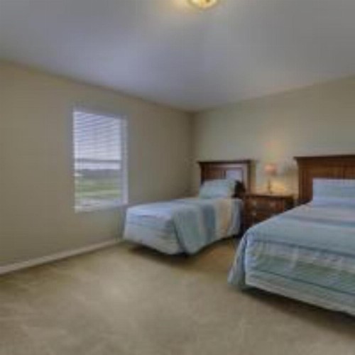 GORGEOUS 6 Bedroom Home with Private Pool - image 4