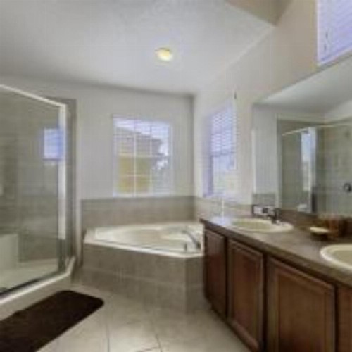GORGEOUS 6 Bedroom Home with Private Pool - image 7